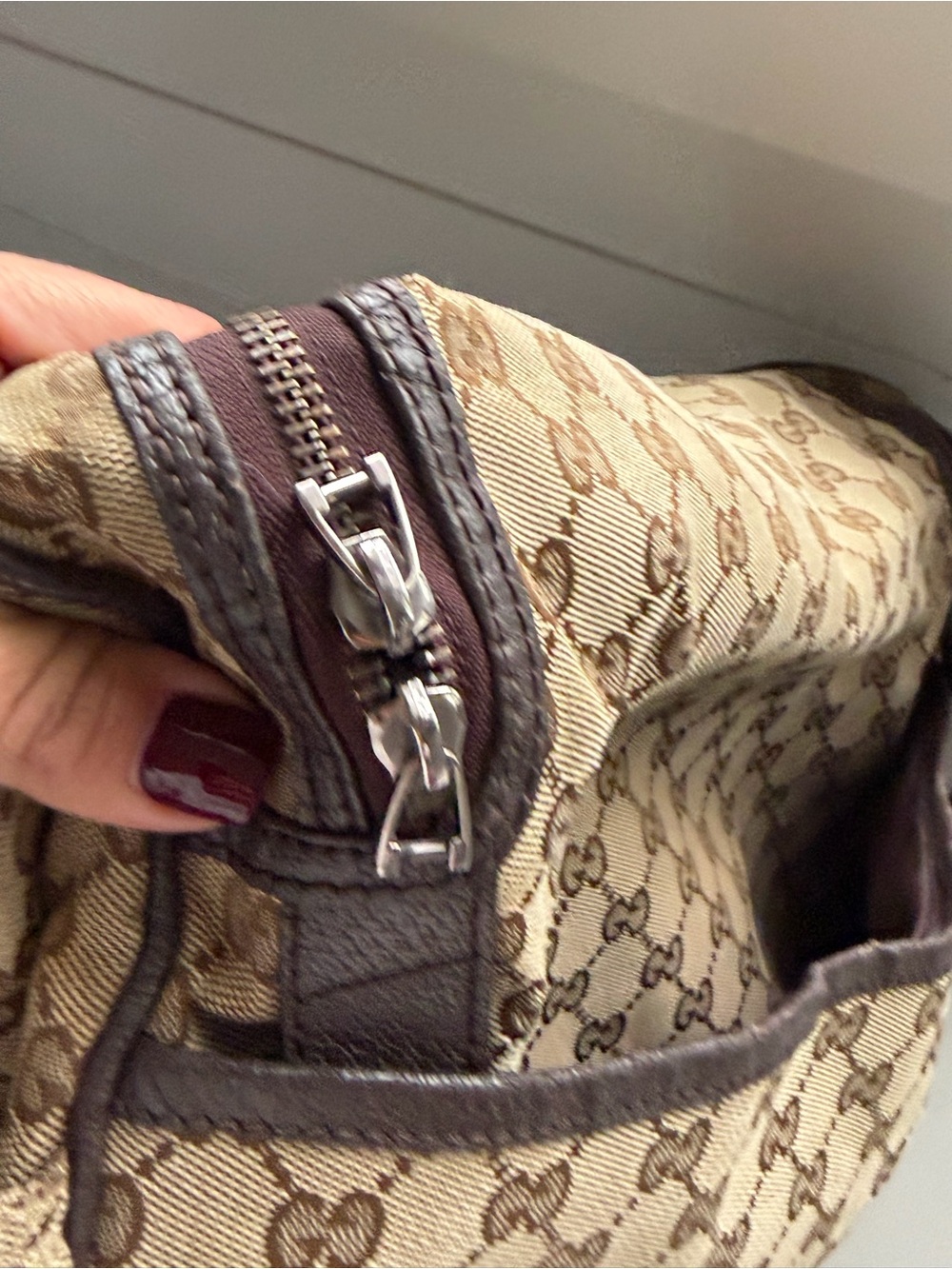 Gucci Beige GG Canvas Crossbody Messenger Bag with Brown Strap - Picture 7 of 8